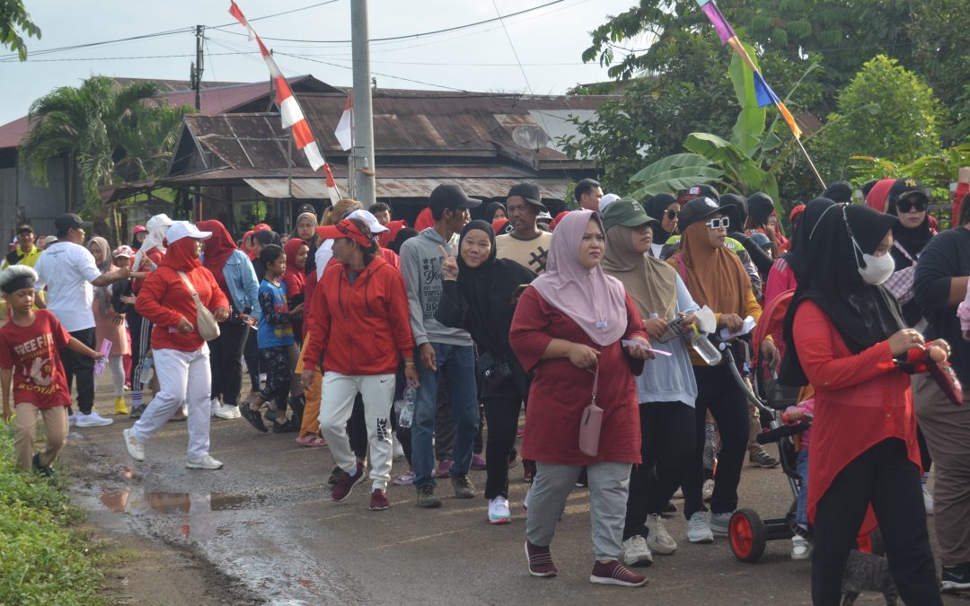 Panitia Pelaksana Gelar Jalan Santai Dan Zumba Dalam Penutup Kegiatan HUT RI Ke-78 Di Desa Embalut